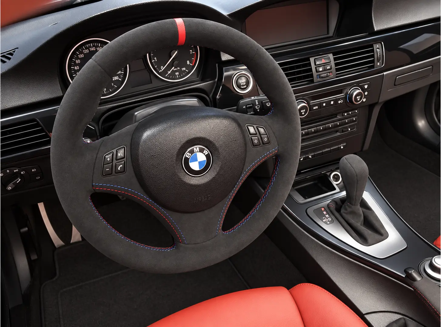 BMW E93 kırmızı merkez şeritli orijinal Alcantara direksiyon