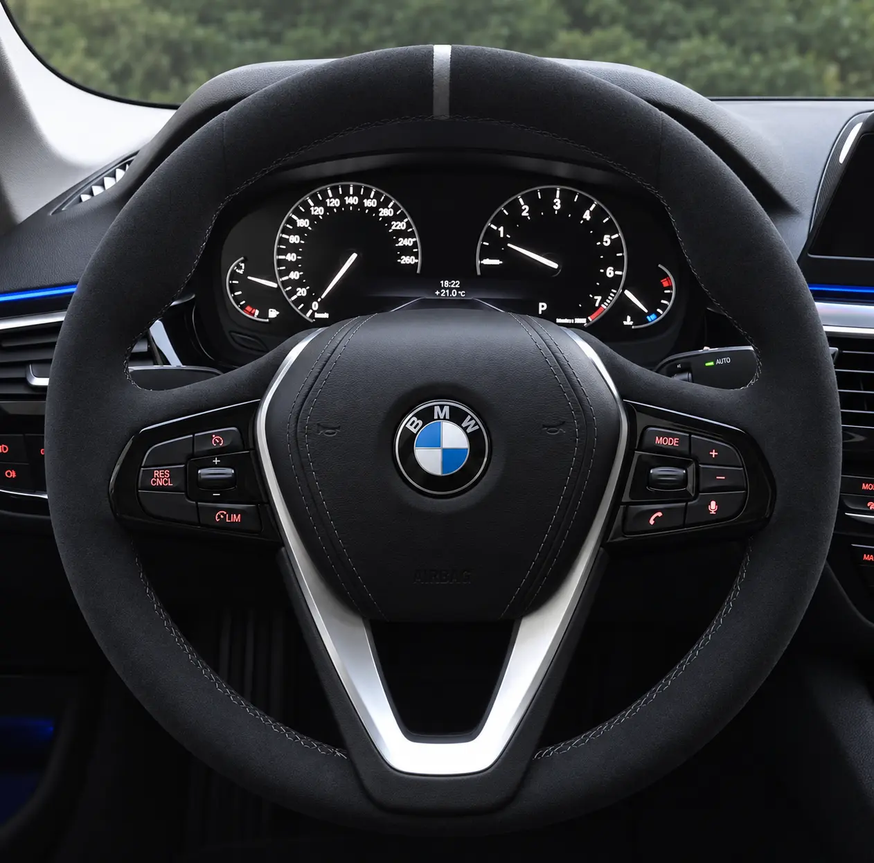 BMW G30 5 Serisi koyu dikişli orijinal Alcantara direksiyon