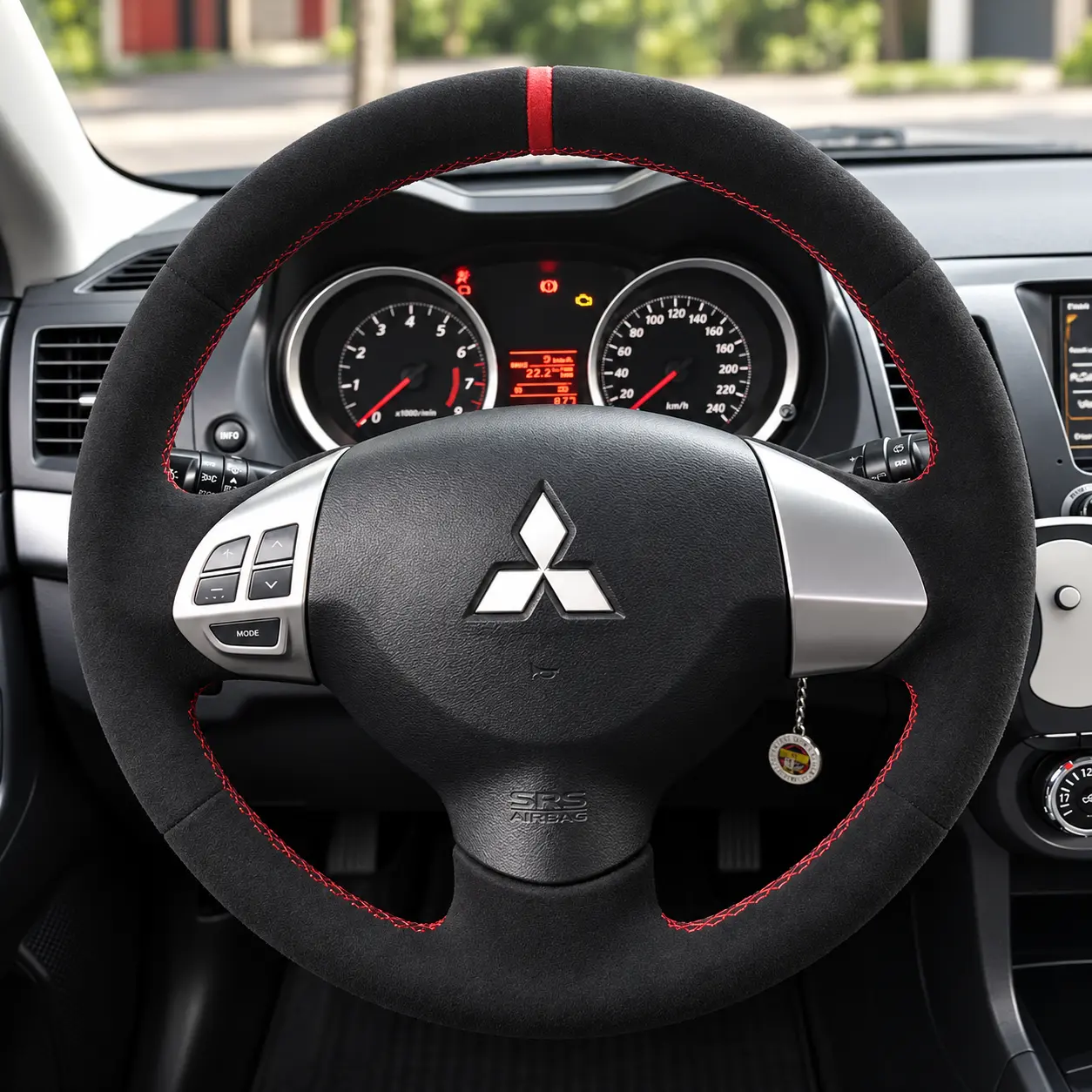 Mitsubishi Lancer Evolution kırmızı dikişli ve kırmızı merkez şeritli orijinal Alcantara kaplama