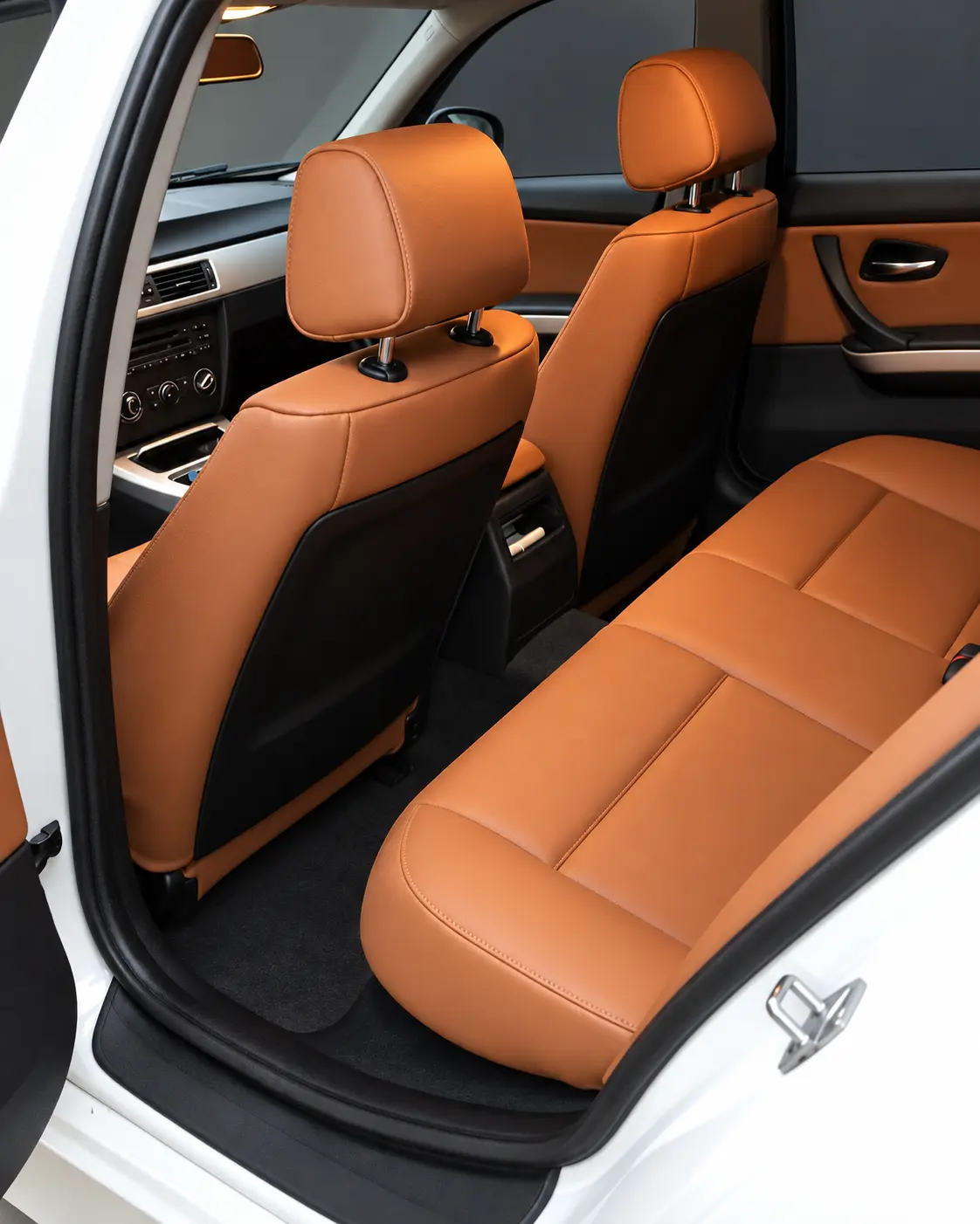 BMW E90 cognac suni deri arka kabin genel görünüm