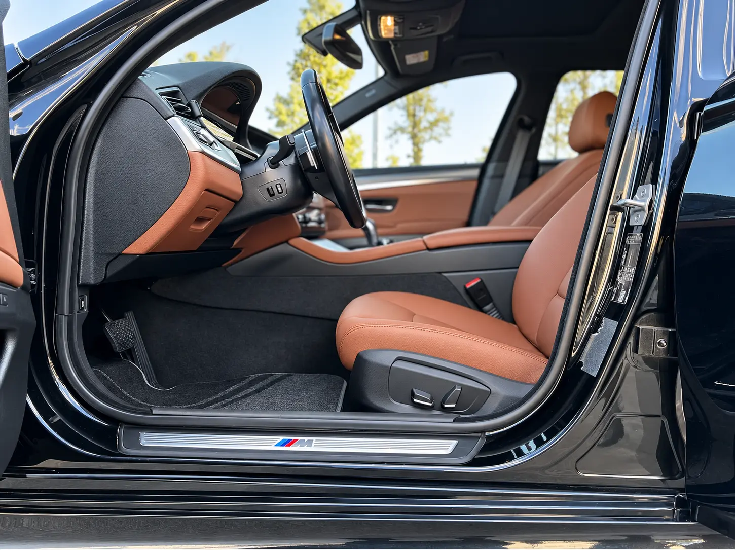 BMW F10 bejden dönme sonrası tarçın ve siyah ön kabin