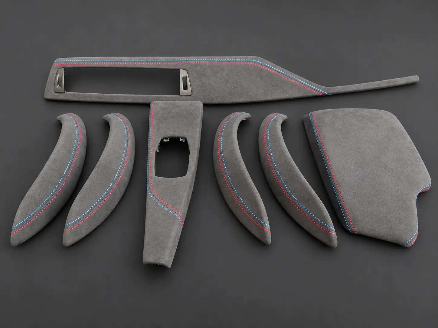 BMW F20 Alcantara iç trim parçaları mavi kırmızı dikişli takım
