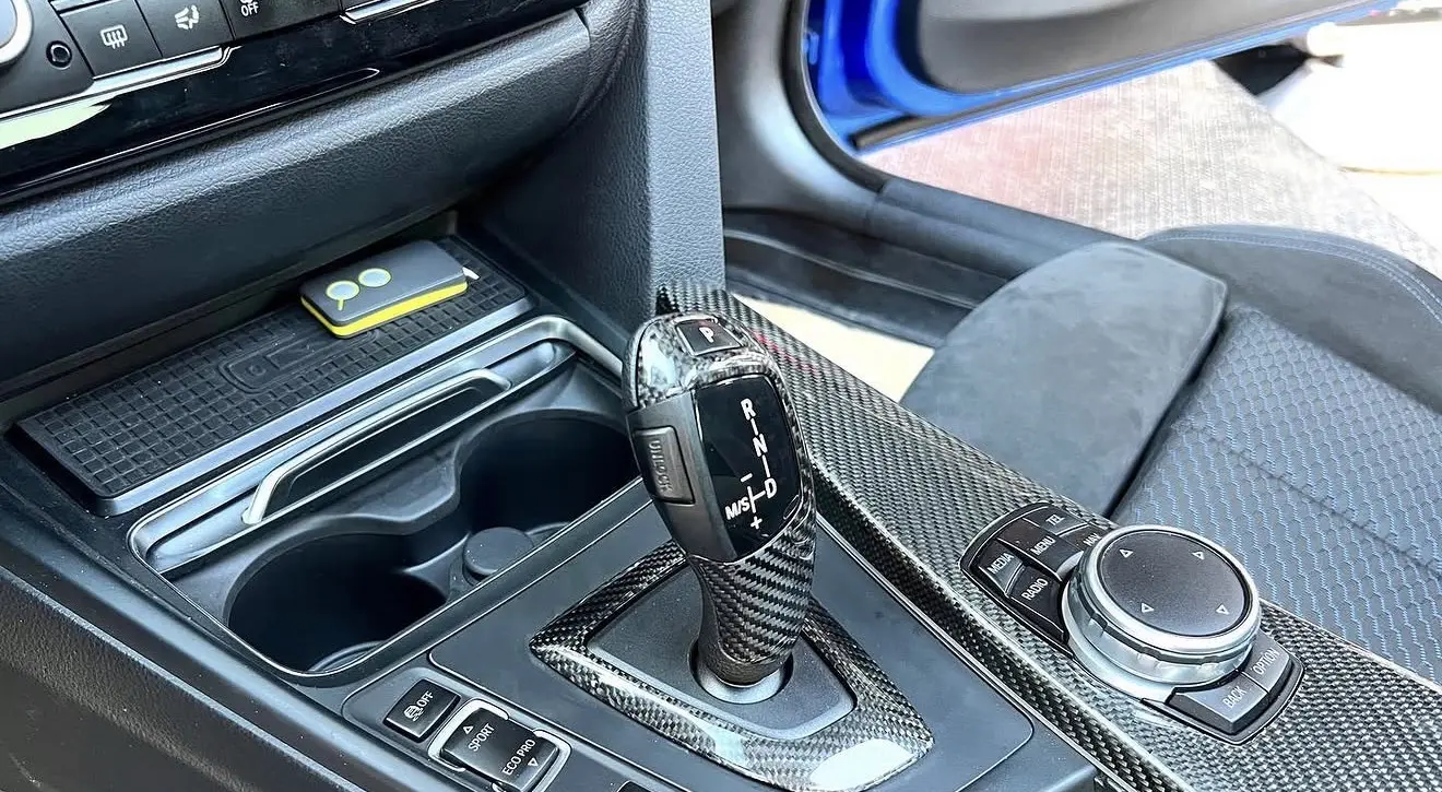 BMW F32 hakiki carbon vites ve orta konsol trimleri