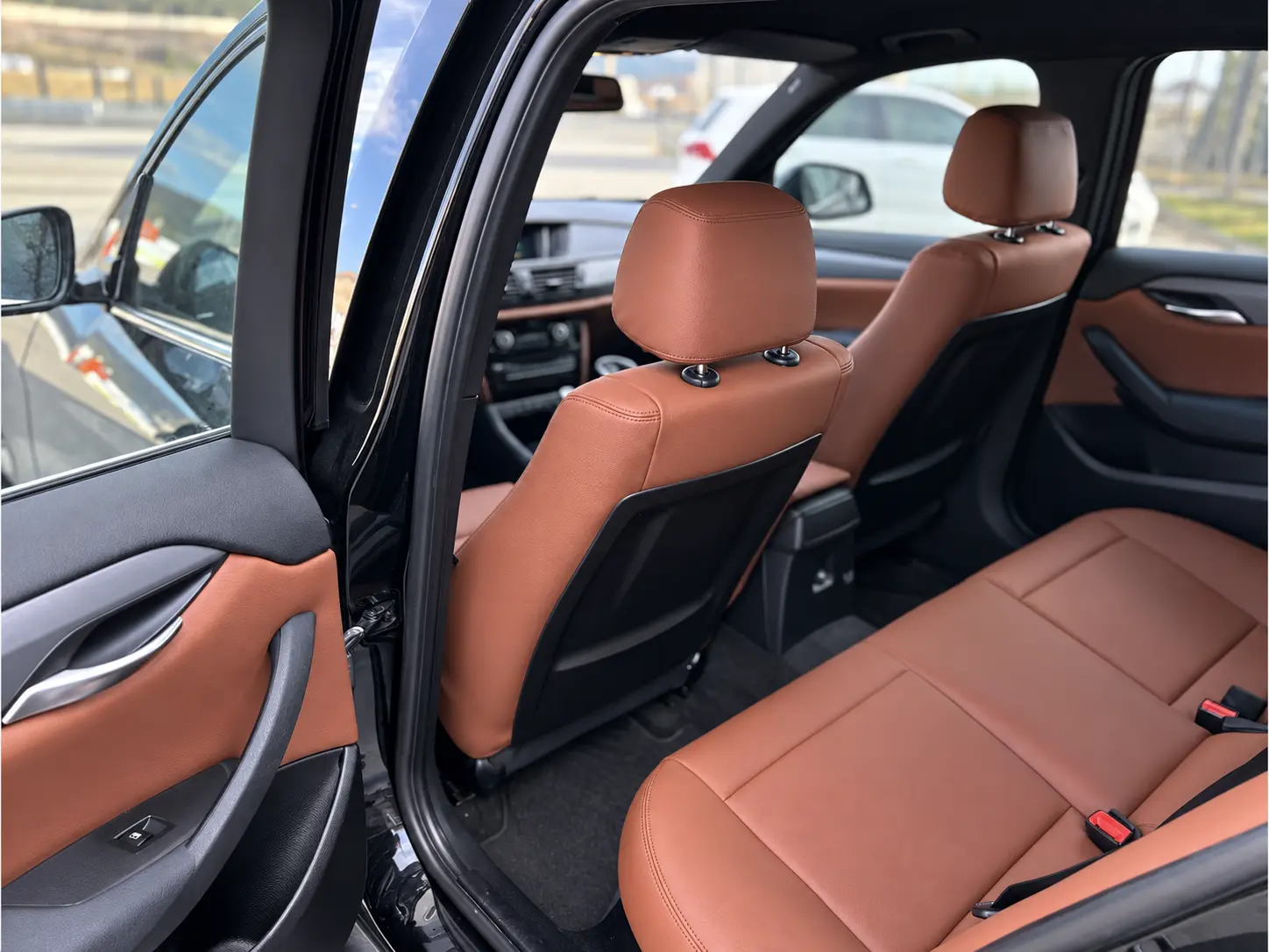 BMW X1 cognac arka koltuk ve kapı içleri