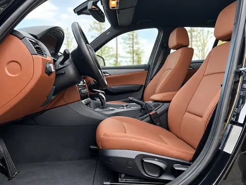 BMW X1 cognac koltuk döşeme ve yenilenen iç mekân