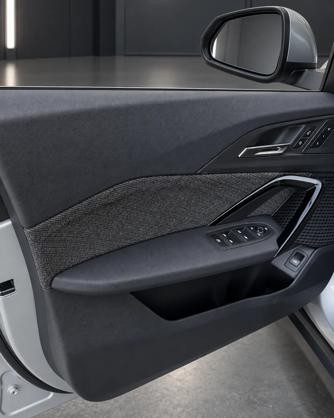 BMW X1 U11 gri kumaş kapı içi döşemesi uygulama öncesi