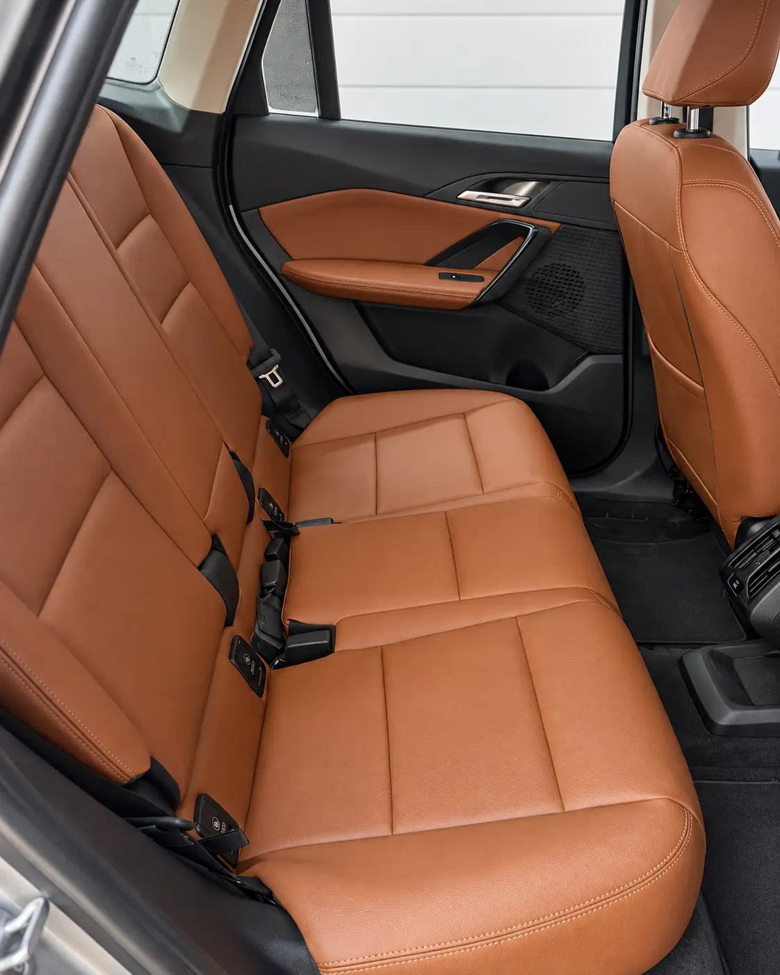 BMW X1 U11 taba deri arka koltuklar uygulama sonrası