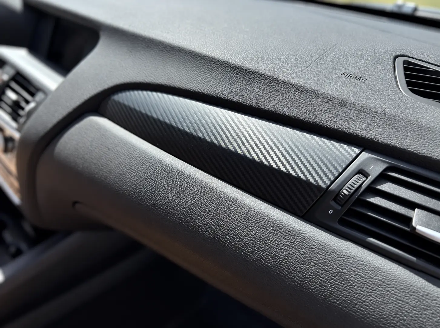 BMW X3 torpido üzerinde folyo carbon trim kaplama