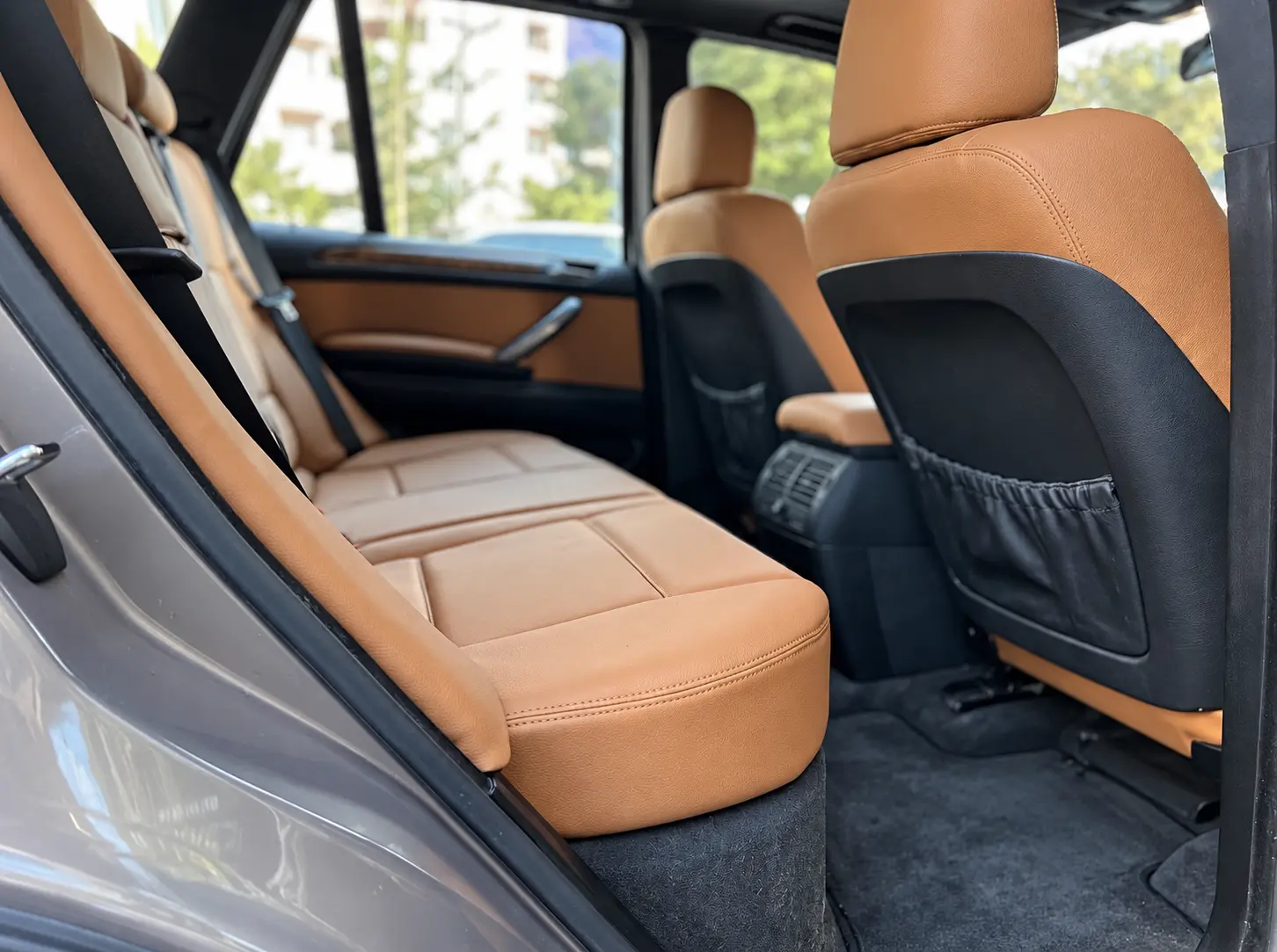BMW X5 E53 cognac suni deri arka kabin yan görünüm