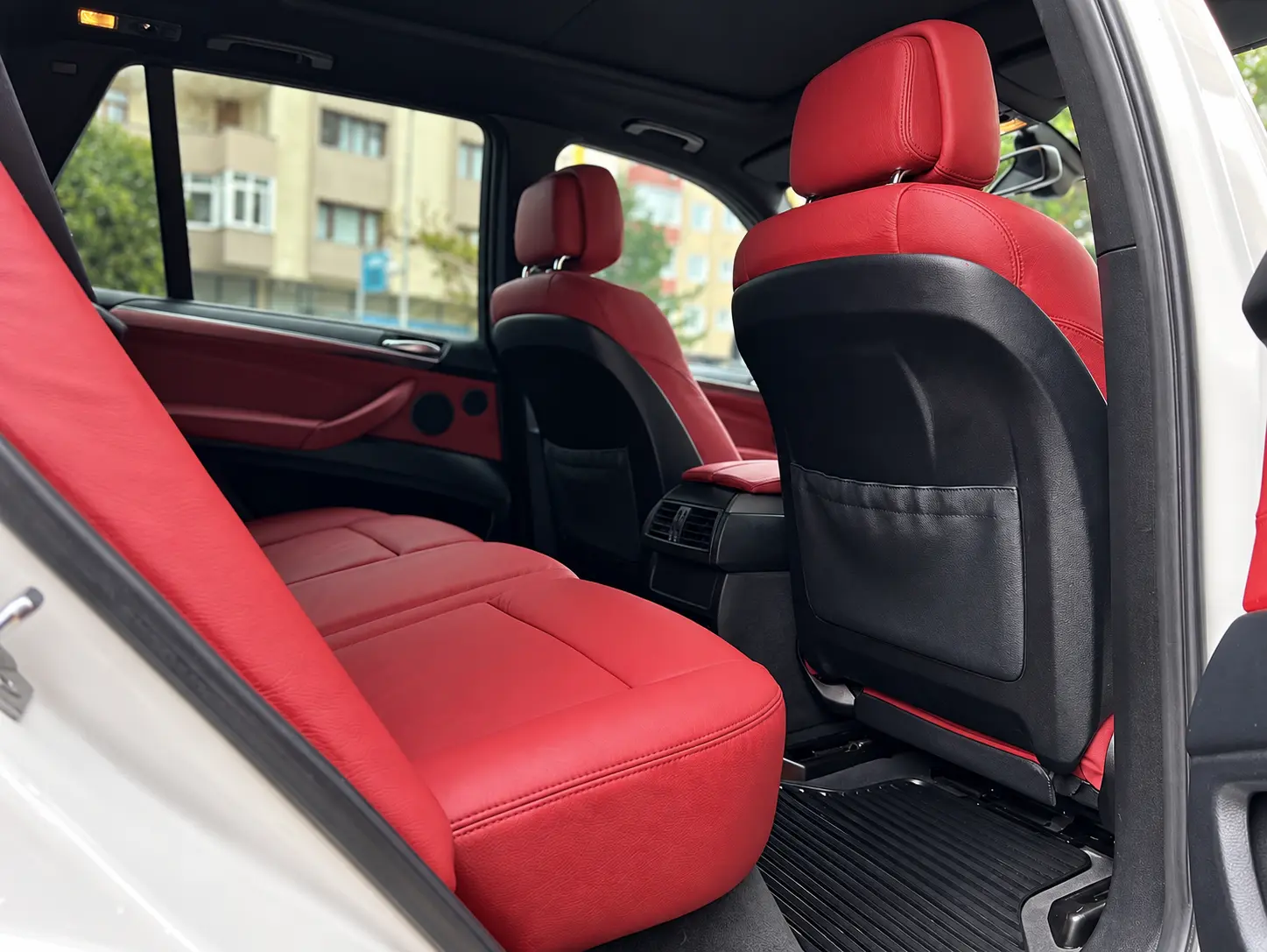 BMW X5 E70 kırmızı hakiki deri arka koltuklar