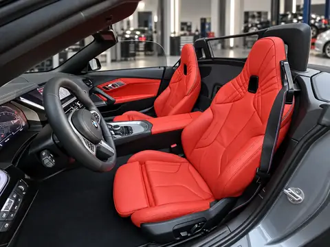 BMW Z4 G29 kırmızı hakiki deri koltuk ve deri direksiyon uygulaması
