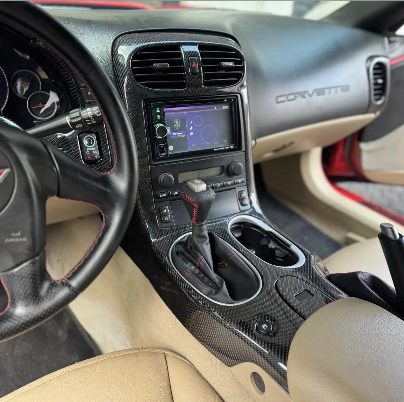 Corvette C6 hakiki carbon kokpit ve orta konsol uygulaması