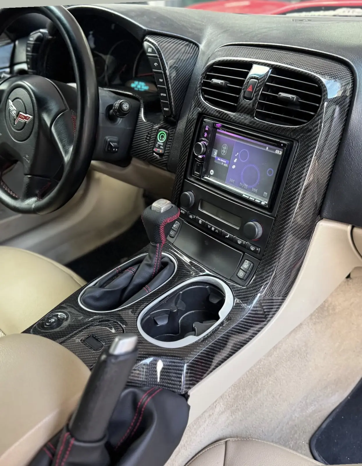 Corvette C6 hakiki carbon orta konsol uygulaması