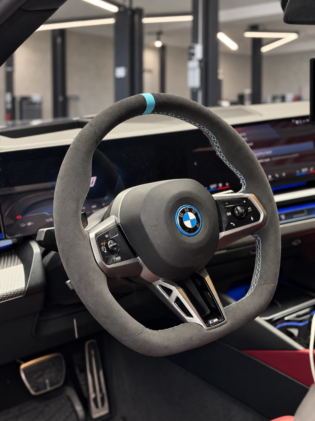 BMW i5 G60 Alcantara direksiyon