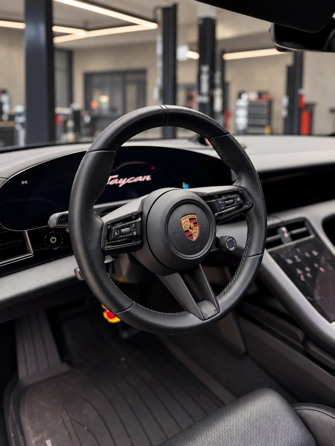 Porsche Taycan Deri Direksiyon Kaplama