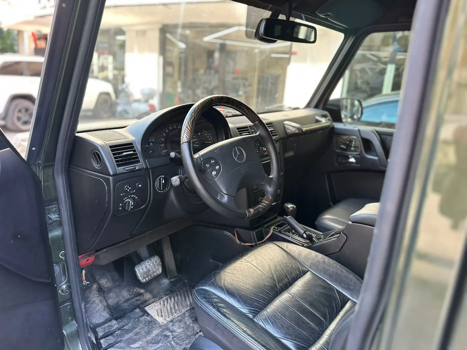 Mercedes G Serisi iç mekan dönüşüm öncesi ön kabin