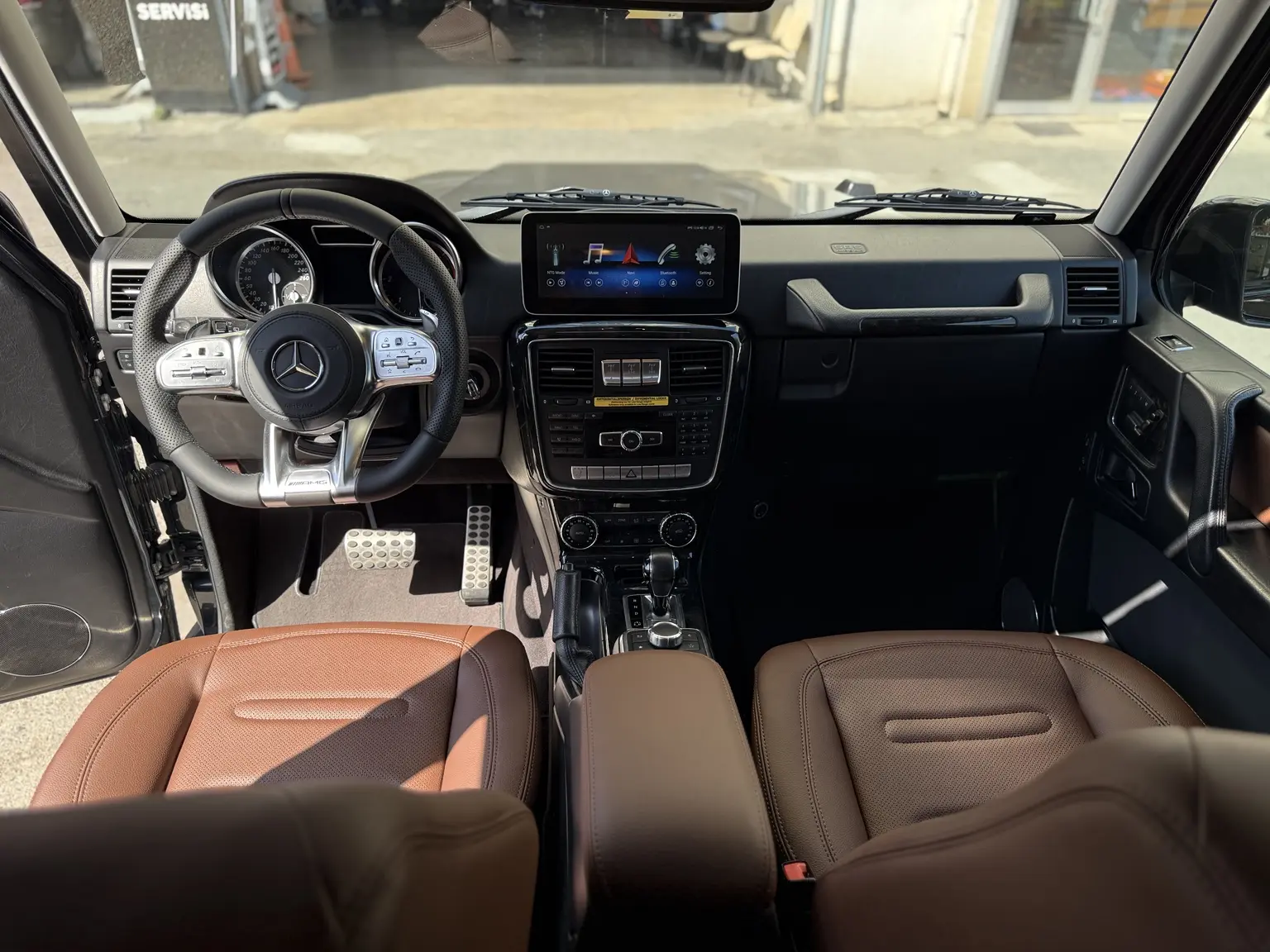 Mercedes G 350 taba deri döşemeli ön kabin genel görünümü