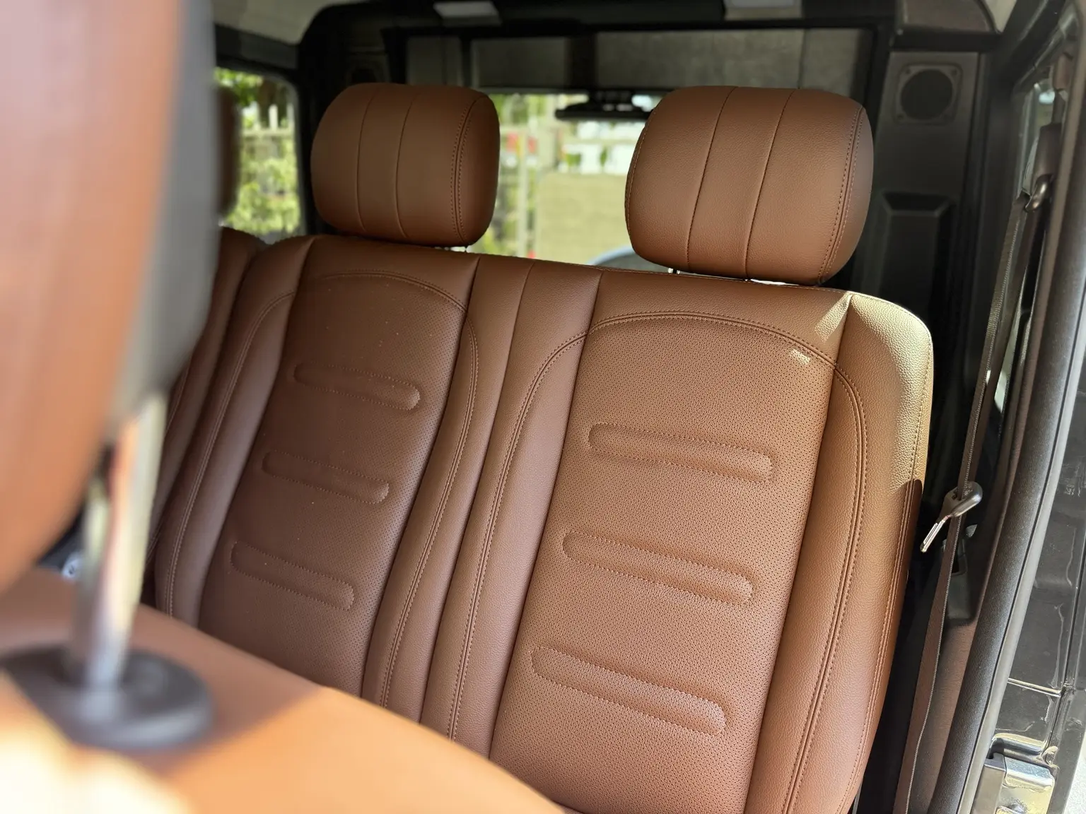 Mercedes G 350 hakiki deri koltuk sırt ve başlık detayı