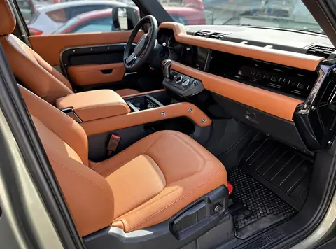 Land Rover Defender 90 cognac hakiki deri kabin ve Piano Black detaylar