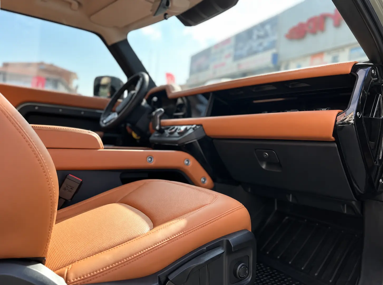 Defender 90 cognac hakiki deri ön koltuk, konsol ve göğüs uygulaması