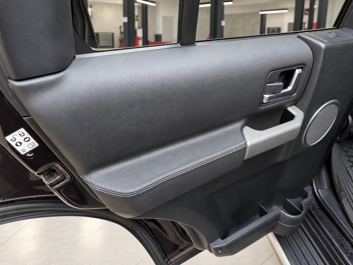 Land Rover Discovery Arka kapı içi deri kaplama