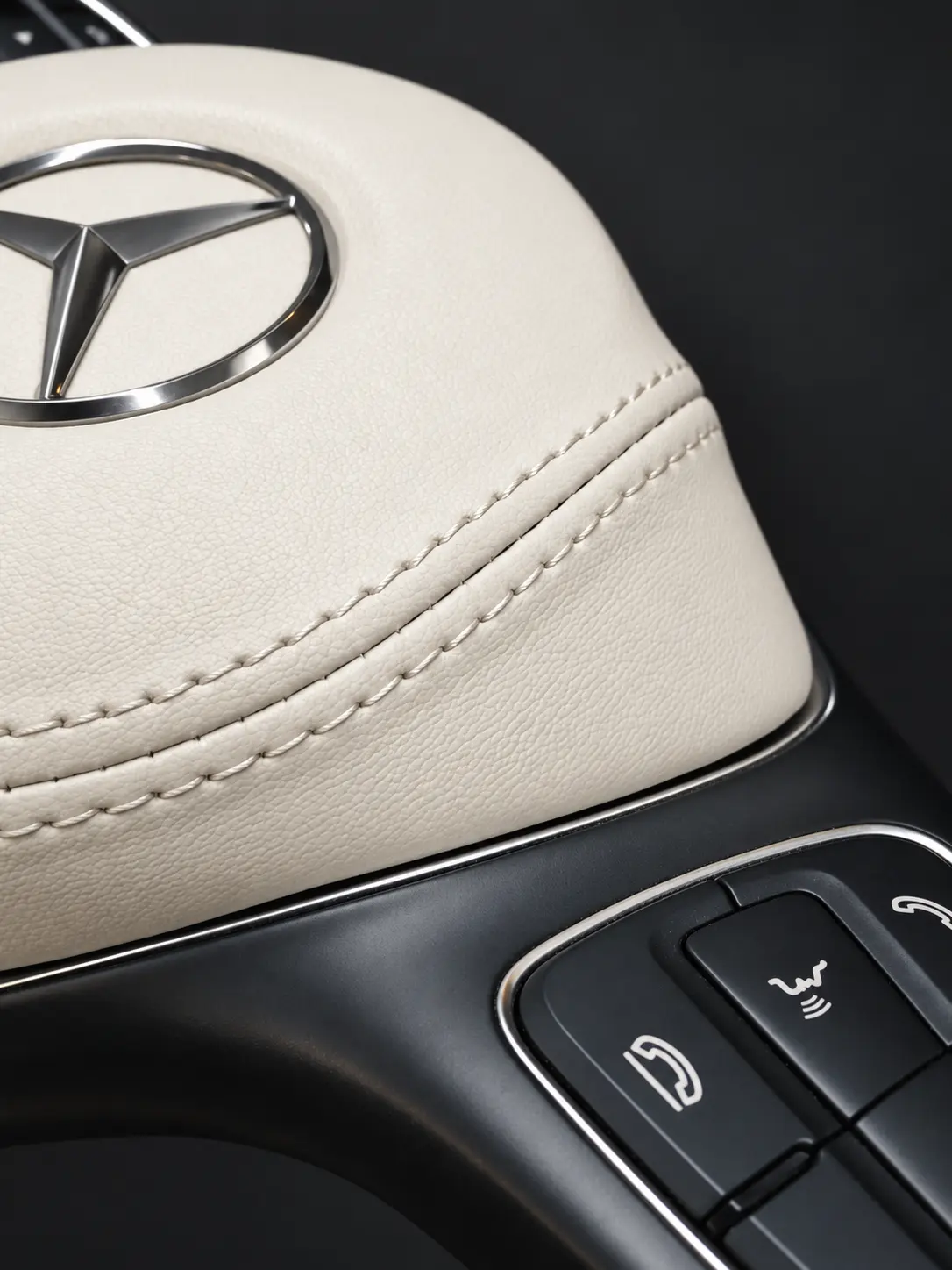 Mercedes Vito krem deri airbag ve çift dikiş işçilik detayı