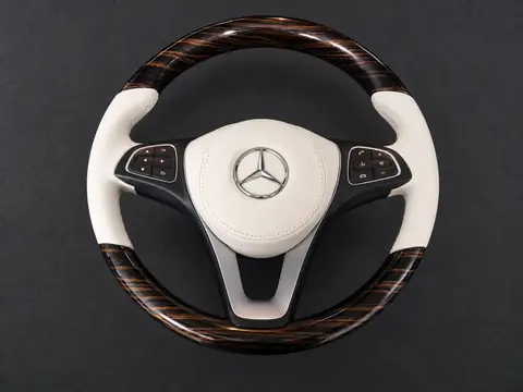 Mercedes Vito krem deri ve parlak ahşap dekorlu direksiyon