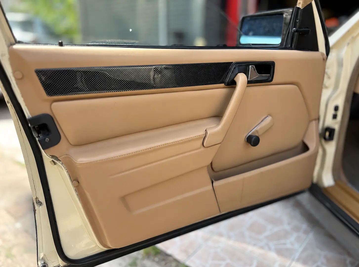 Mercedes-Benz W201 yenilenen deri kapı kartonu ve trim