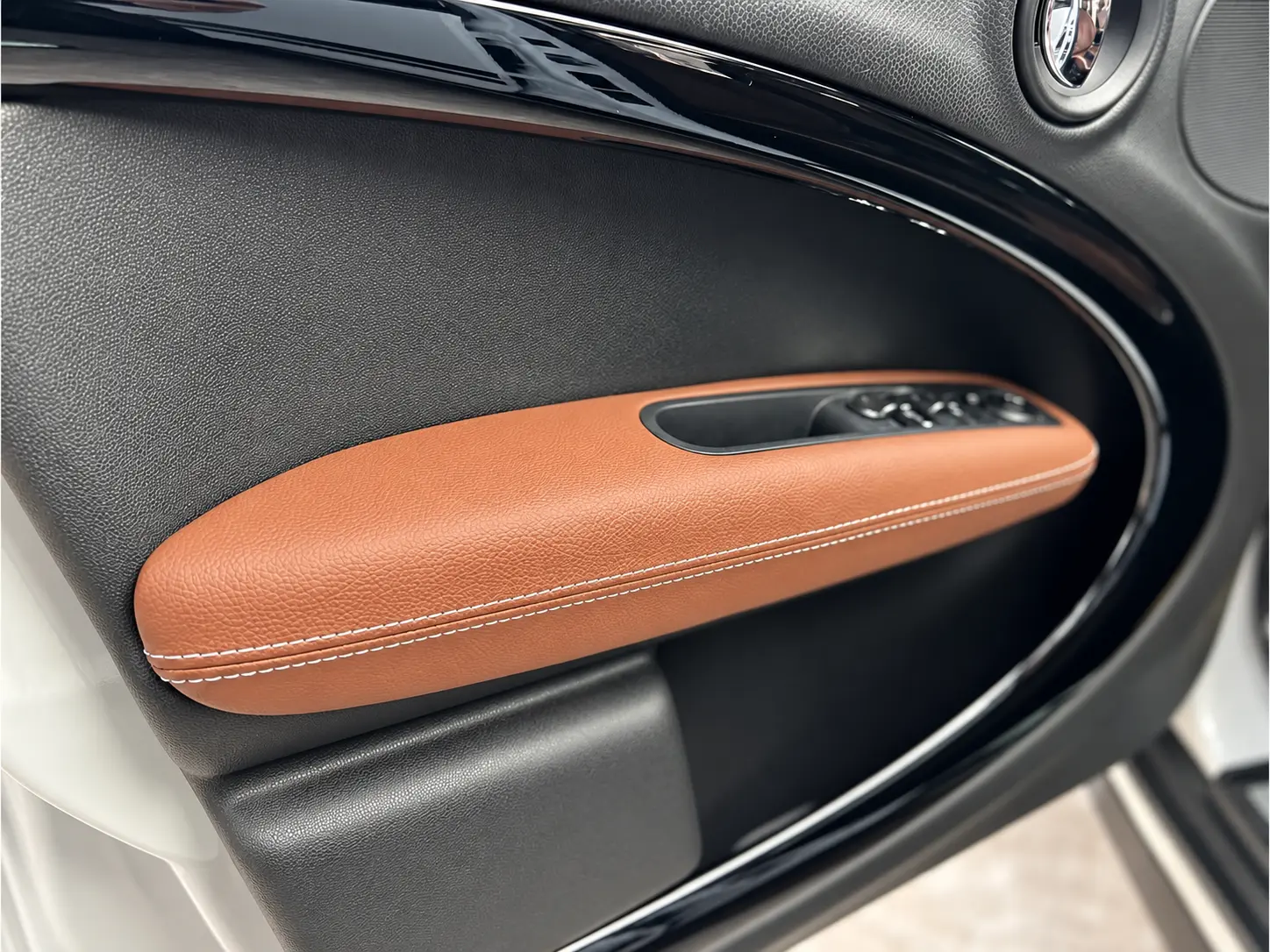 MINI Countryman cognac suni deri kapı kolçağı ve çift dikiş