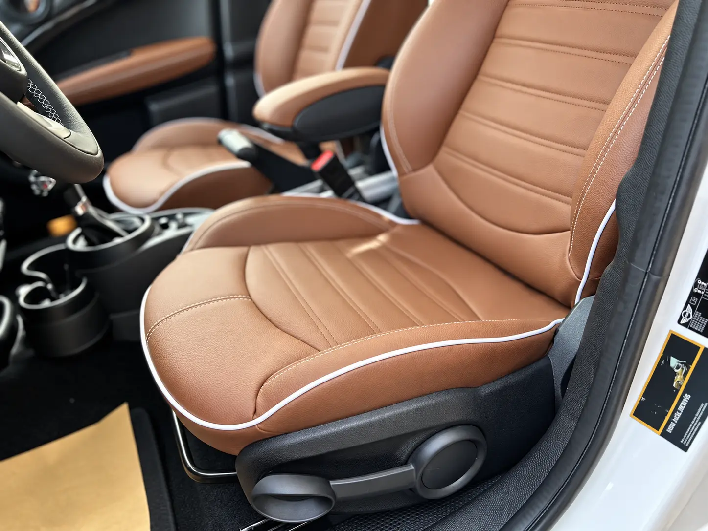 MINI Countryman suni deri ön koltuk dikiş ve fitil detayı