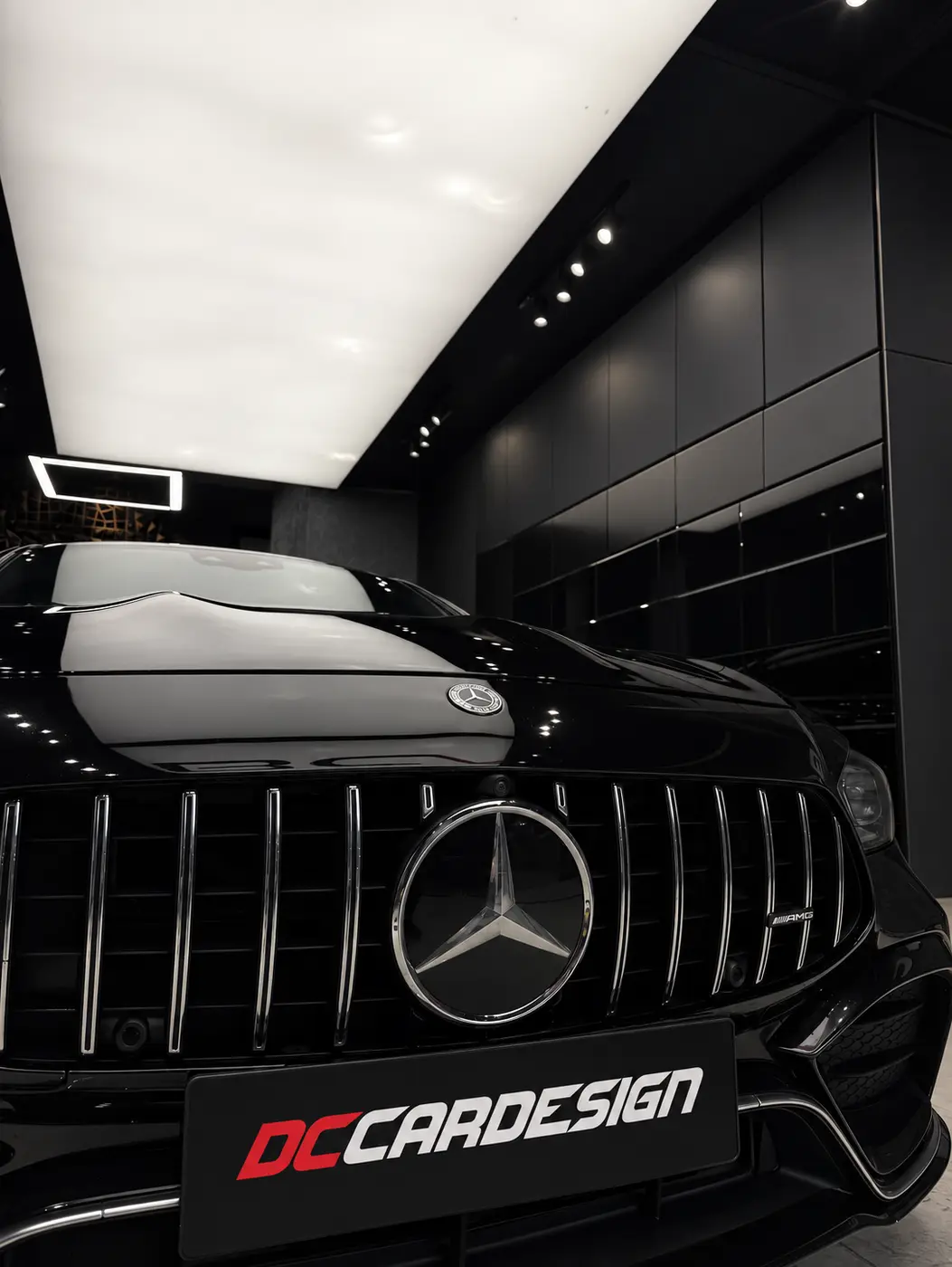 Siyah Mercedes AMG ön bölüm PPF yüzey ve parlaklık detayı