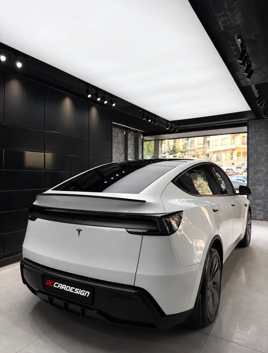 Beyaz Tesla Model Y arka gövde PPF kaplama görünümü