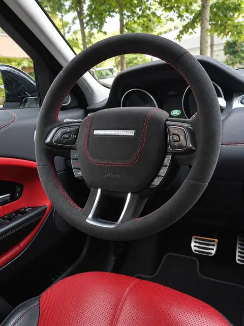 Range Rover Evoque siyah Alcantara kırmızı dikişli direksiyon sonrası