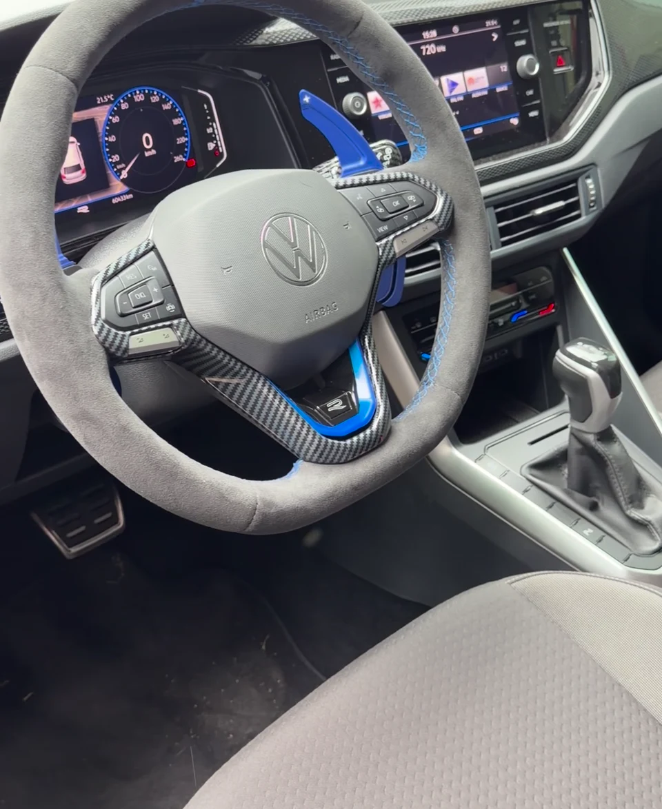 Polo Alcantara direksiyonun açılı görünümü